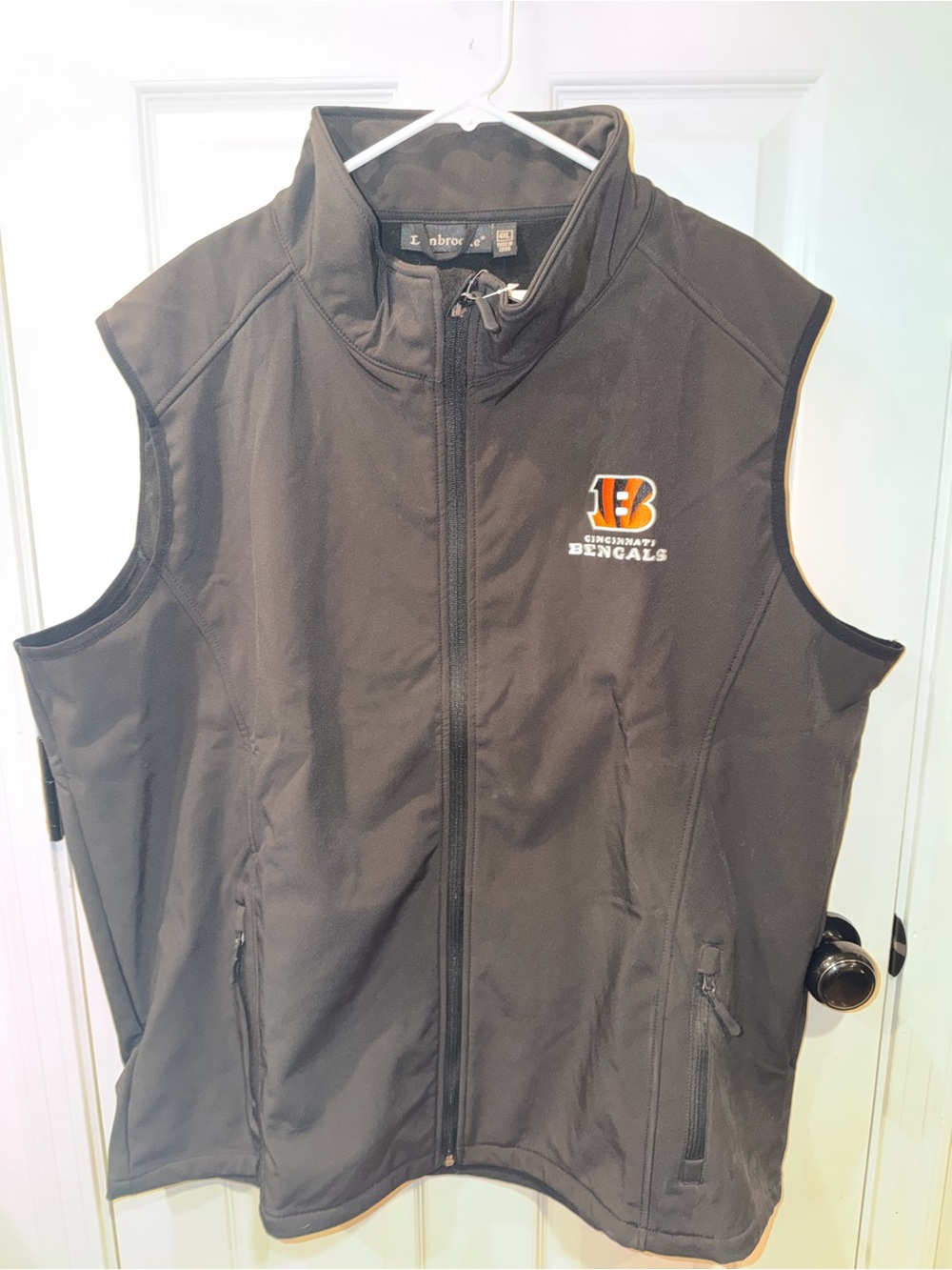 Dunbrooke Men’s 4XL NFL Archer Softshell Full-Zip Vest in Cincinnati Bengals